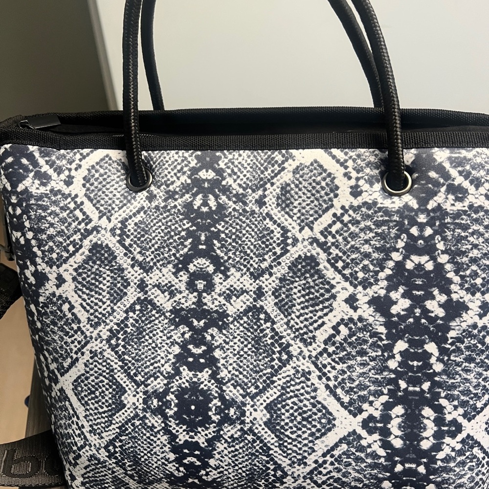 Snakeskin Patterned Women's Bazari Tote Bag